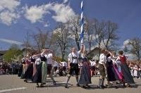 The finale around the Maibaum is performed by a local dance group and other clubs of Putzbrunn, Germany.