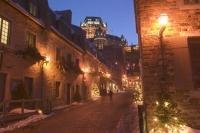 On a calm winter night in Quebec City, the streets are completely lit up by lamp posts and decorative trees.