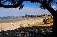 The long stretch of sandy shores of Orewa Beach on the Hibiscus Coast on the North Island of New Zealand is ideal for many outdoor activities.