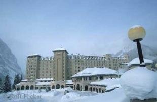 photo of lake louise hotel winter vacation