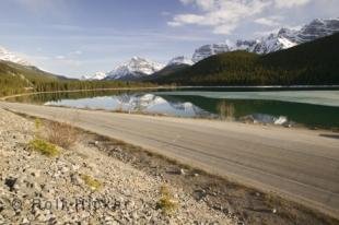 photo of banff np lake
