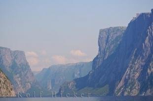 photo of Western Brook Pond Cliffs Gros Morne NP Newfoundland