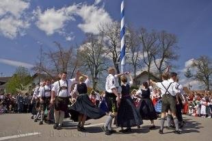 photo of Maibaum Finale Dances