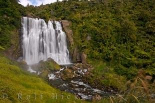 photo of Marokopa Falls Waikato NZ