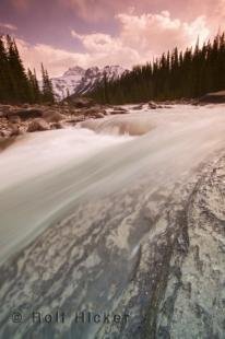 photo of mistaya river banff
