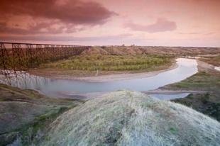 photo of oldman river lethbridge