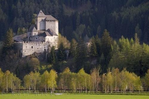 Photo: 
Ancient Reifenstein Castle