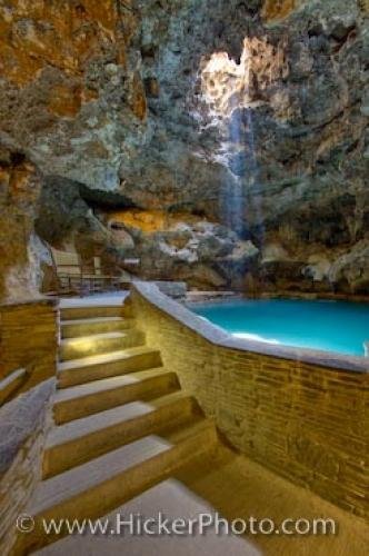 Photo: 
Beautiful Picture Cave And Basin National Historic Site