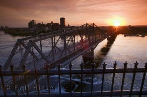 Photo: 
Alexandra Bridge Pictures Ottawa