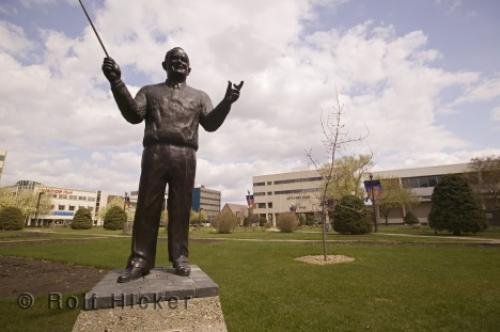 Photo: 
bronze statue