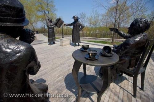 Photo: 
Bronze Statues Famous Five Women Ottawa