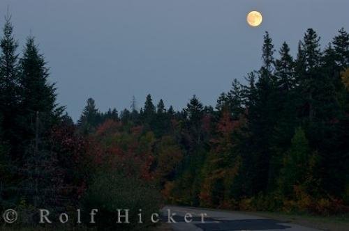 Photo: 
Full Autumn Moon Mauricie Quebec