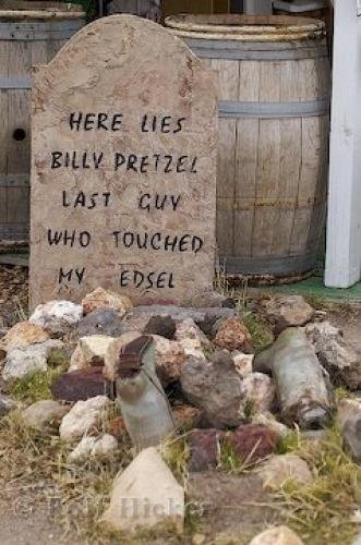 Photo: 
Funny Pics Graveyard Seligman