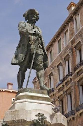 Photo: 
Goldoni Statue Italy