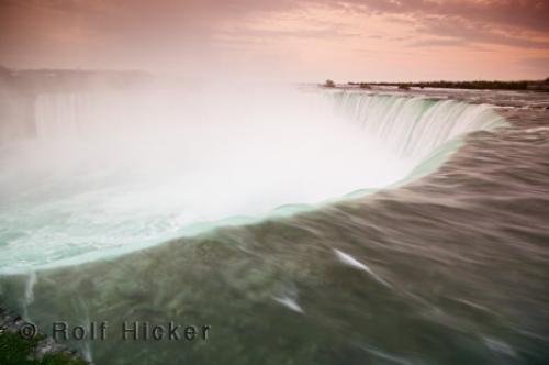 Photo: 
horseshoe falls niagara