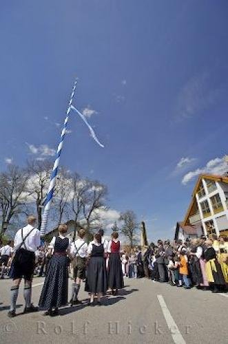 Photo: 
Putzbrunn Town Maibaum Celebration