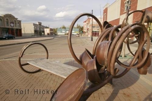 Photo: 
sculpture st albert