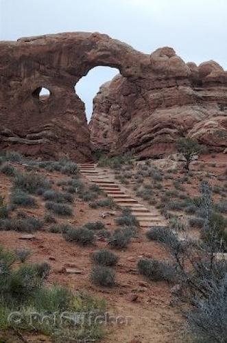 Photo: 
turret arch