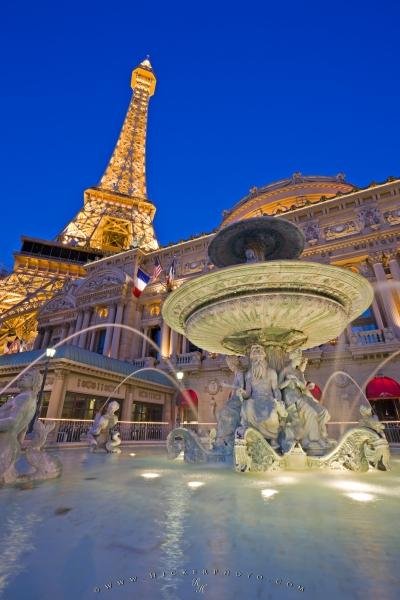 Photo: 
La Fontaine des Mers Paris Las Vegas Casino Dusk
