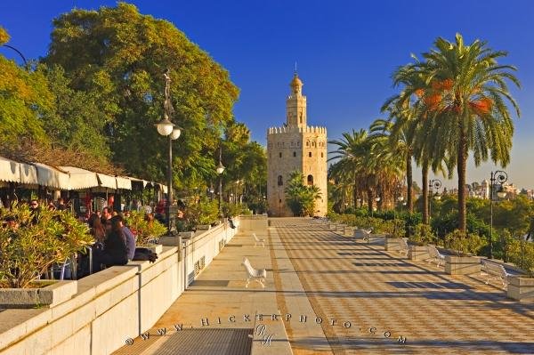 Photo: 
Promenade Torre Del Oro Museo Maritimo Seville